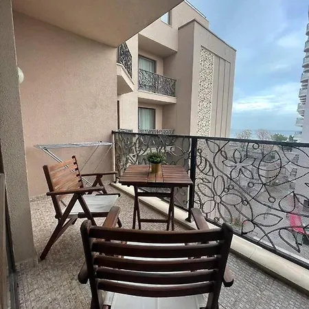 Royal Beach Nice View Apartament *